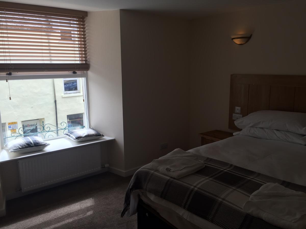 Caledonian Hotel Portree Bagian luar foto