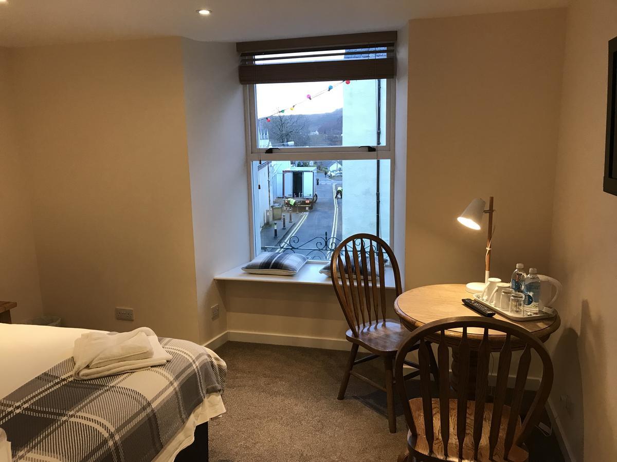 Caledonian Hotel Portree Bagian luar foto
