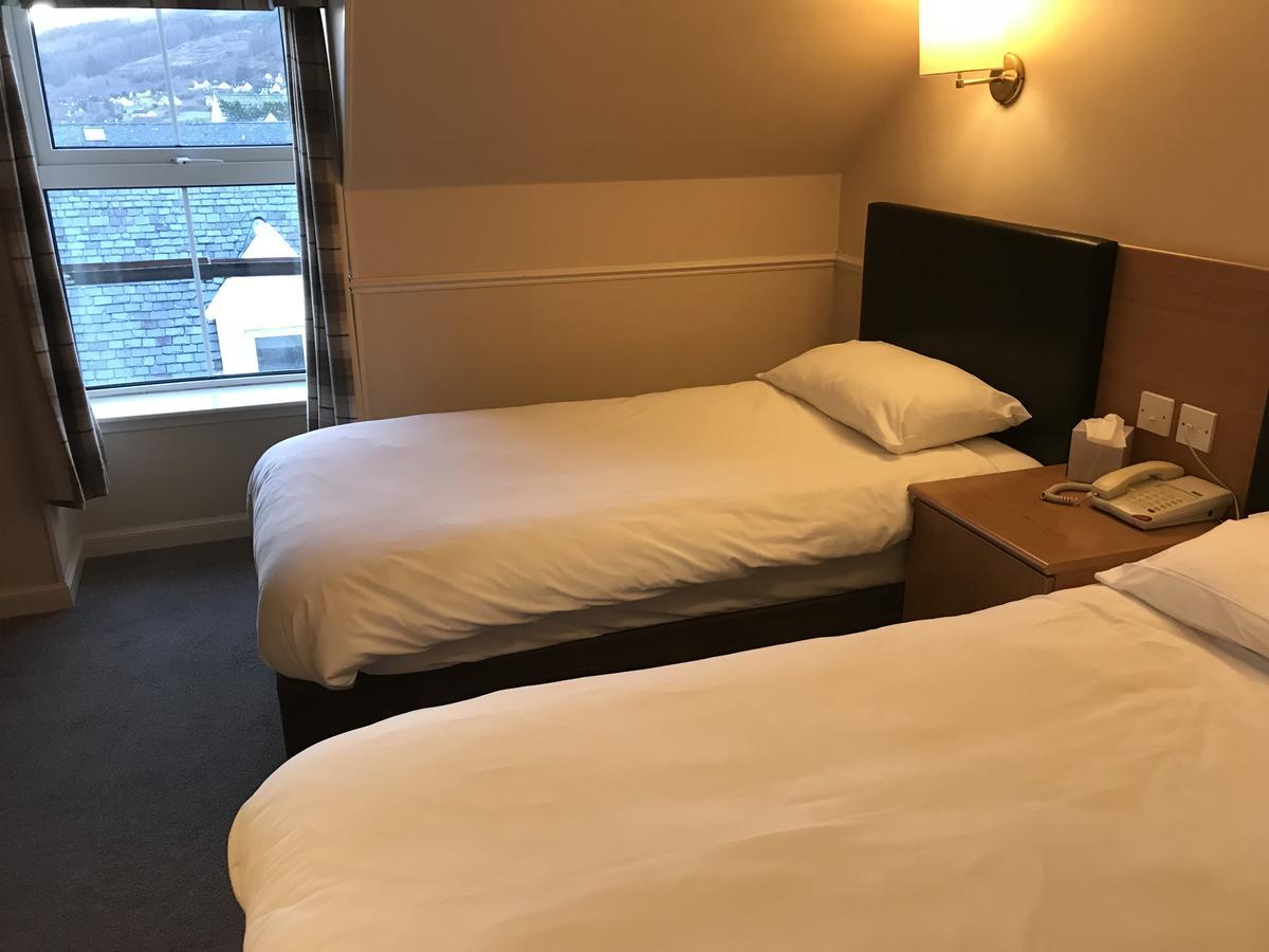 Caledonian Hotel Portree Bagian luar foto