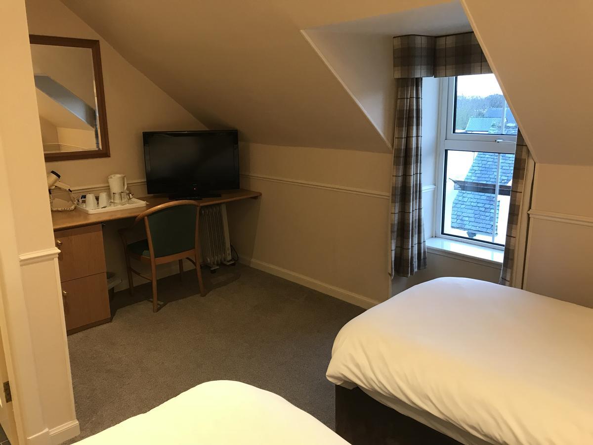 Caledonian Hotel Portree Bagian luar foto