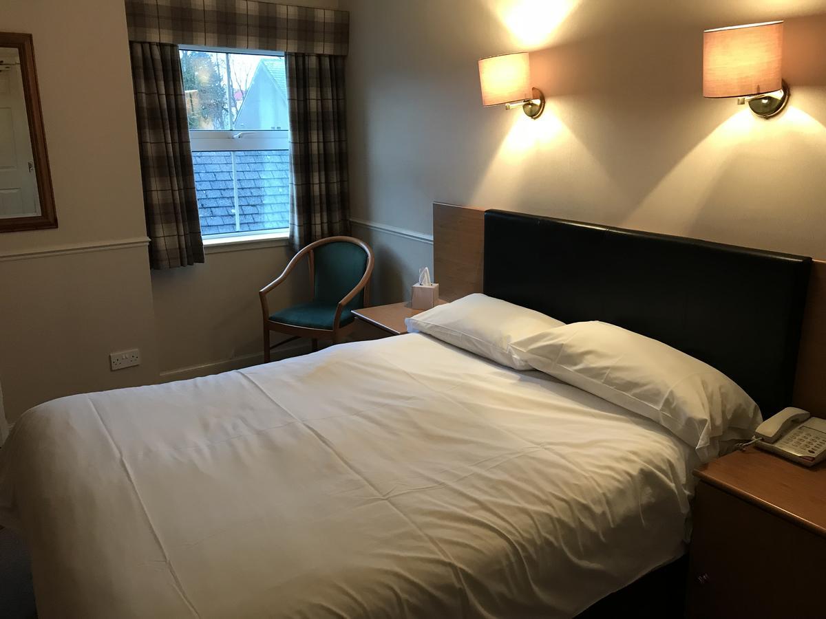 Caledonian Hotel Portree Bagian luar foto