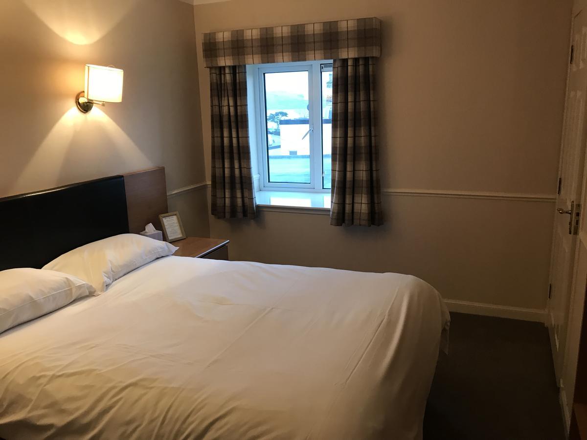 Caledonian Hotel Portree Bagian luar foto