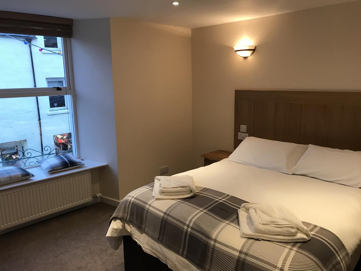 Caledonian Hotel Portree Bagian luar foto