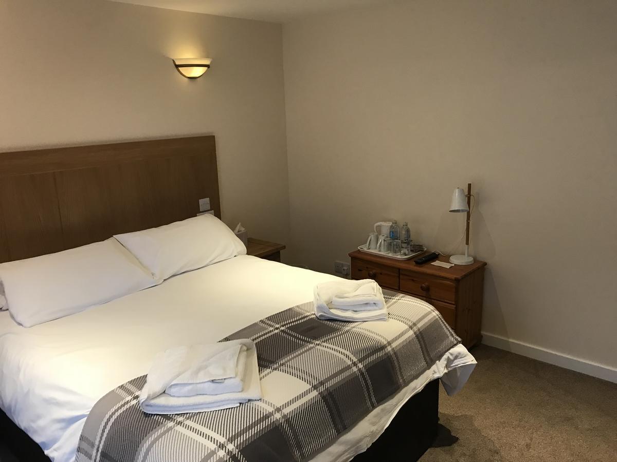 Caledonian Hotel Portree Bagian luar foto