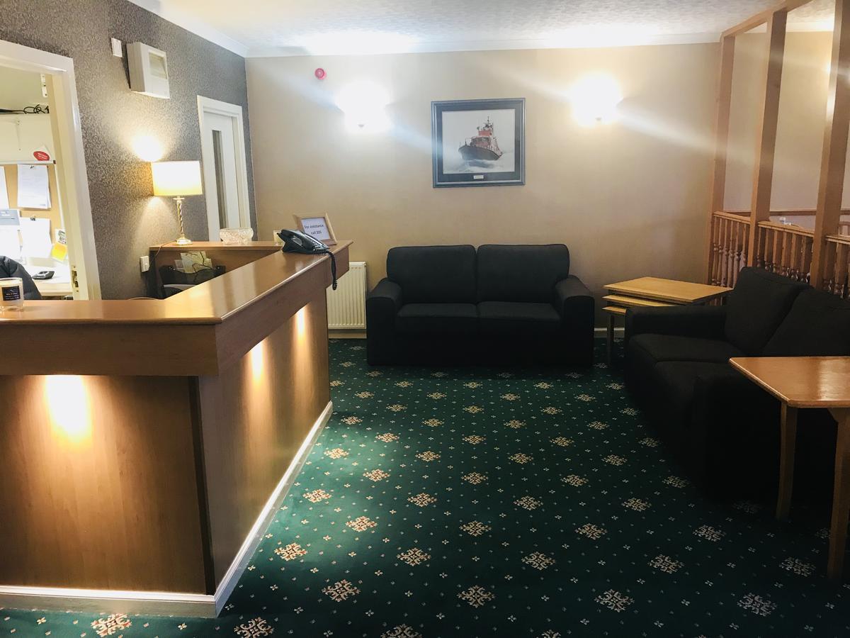 Caledonian Hotel Portree Bagian luar foto