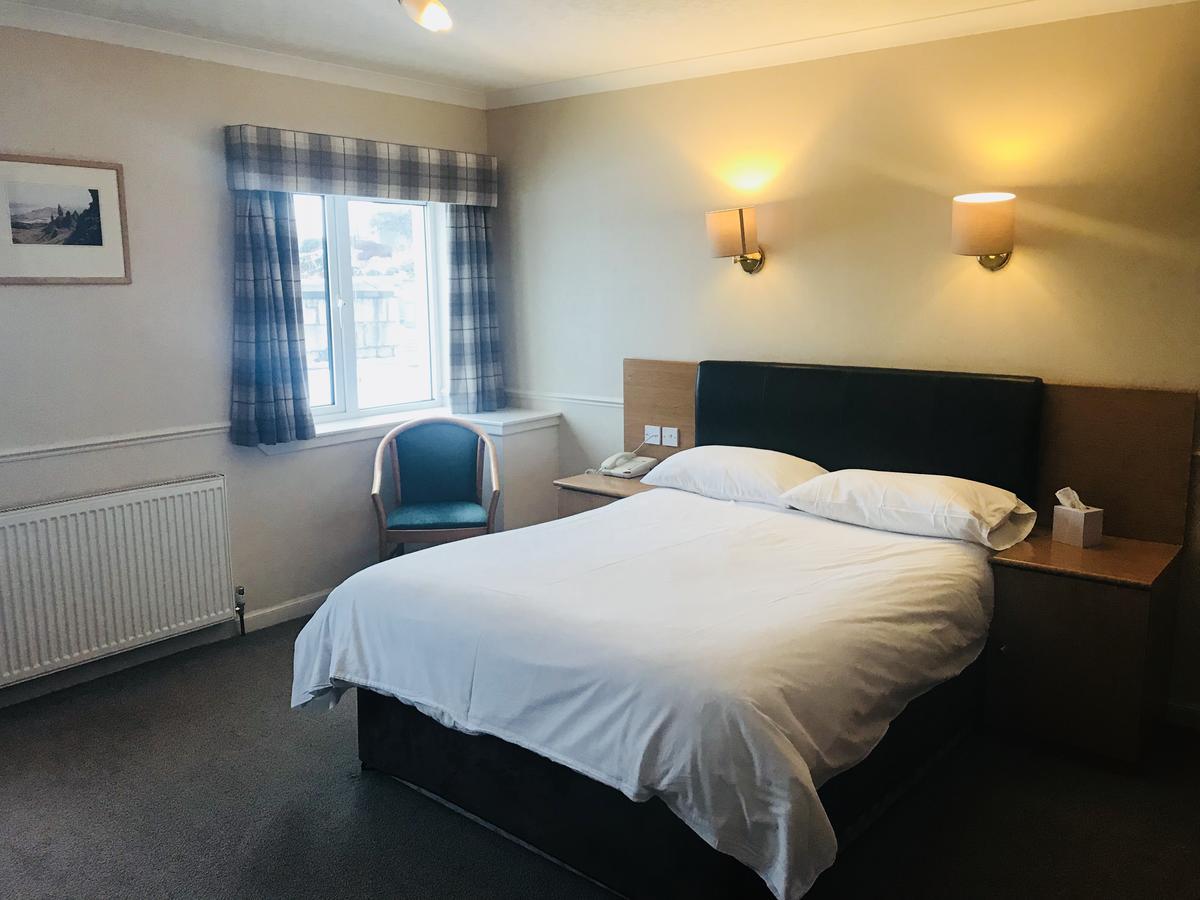 Caledonian Hotel Portree Bagian luar foto