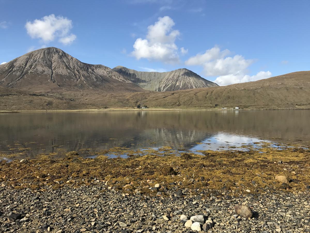 Caledonian Hotel Portree Bagian luar foto