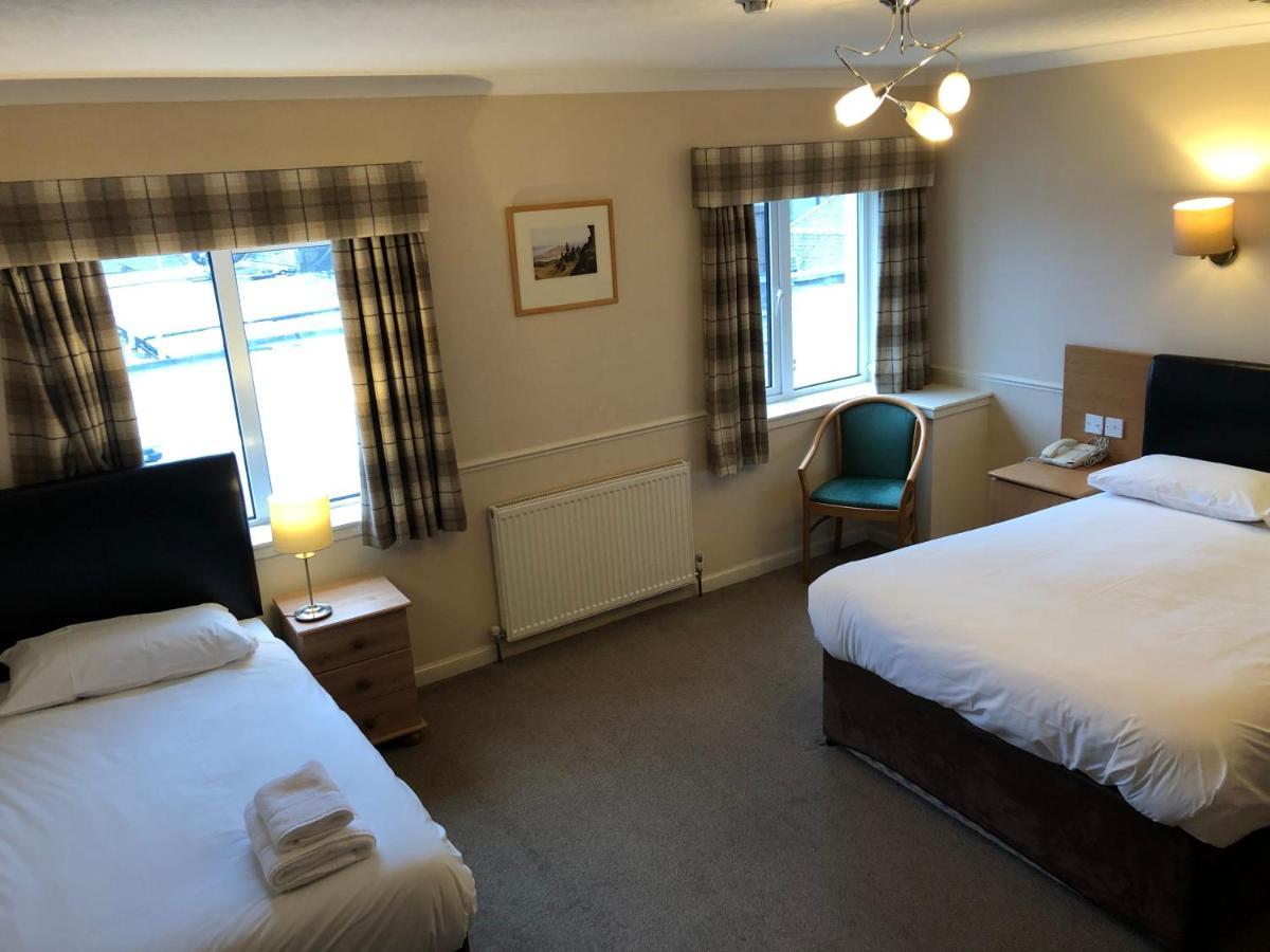 Caledonian Hotel Portree Bagian luar foto
