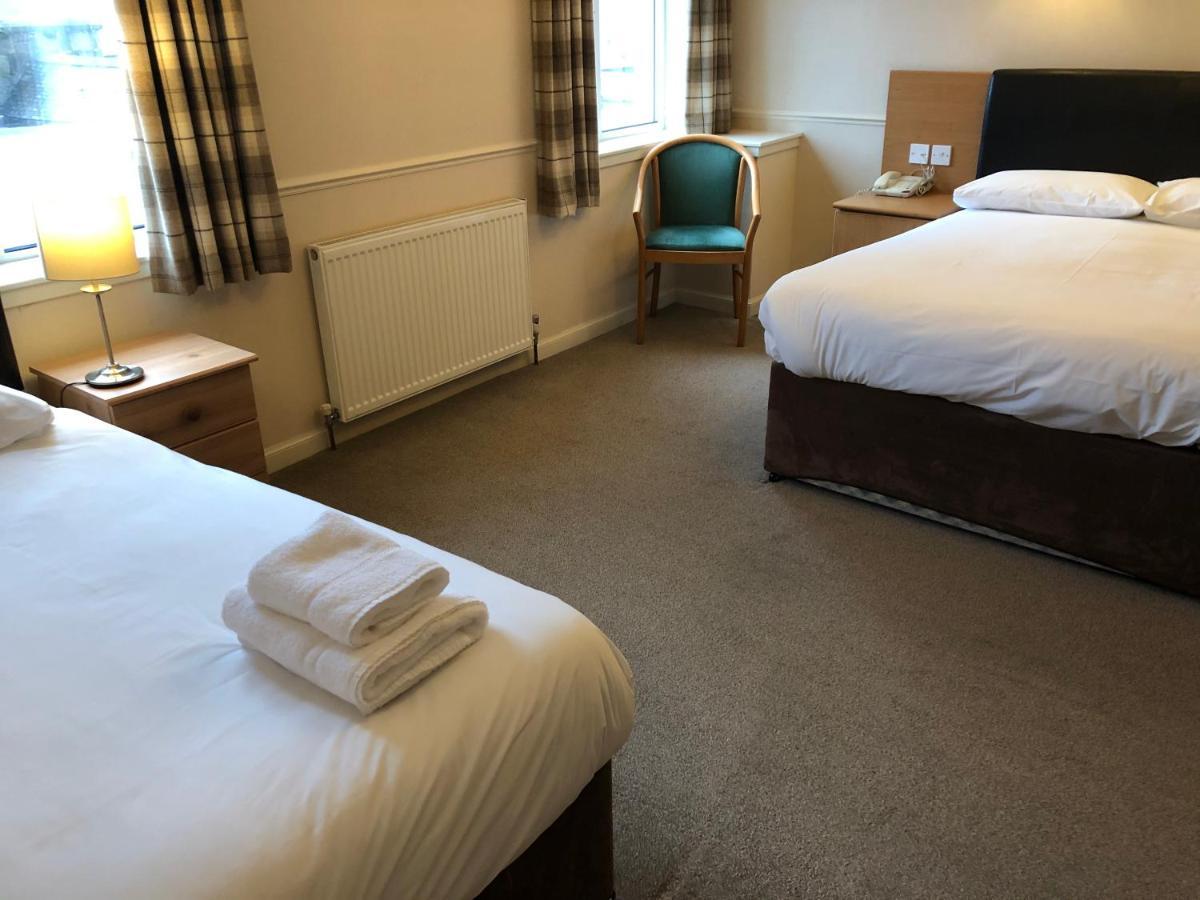 Caledonian Hotel Portree Bagian luar foto